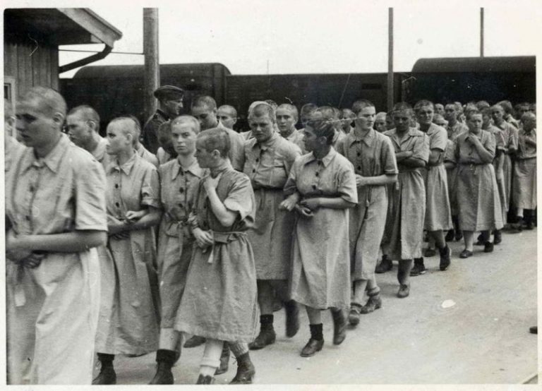 Weibliche Gefangene in Birkenau